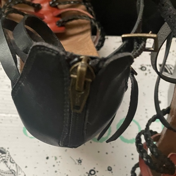 Coffee and black gladiator wedge sandal. - Picture 4 of 4